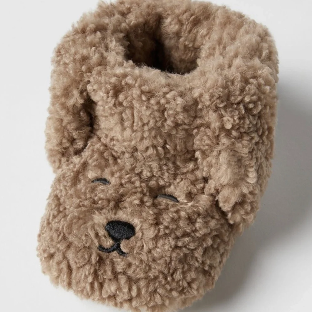 Like new Zara fuzzy puppy slippers 5 5.5 toddler